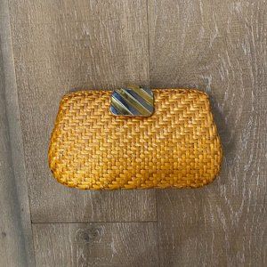 Rodo woven clutch